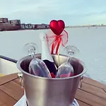 Bed and Breakfast Houseboat Άμστερνταμ