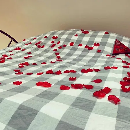 לינה וארוחת בוקר Houseboat 4*