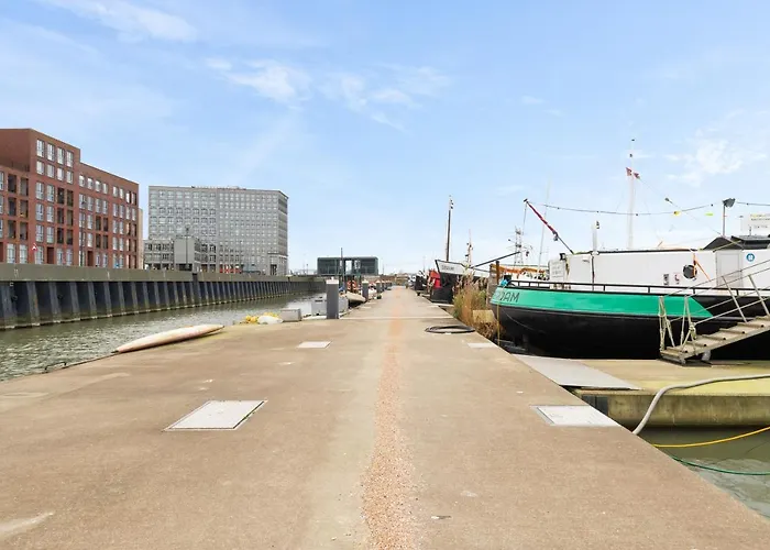 Houseboat Amsterdam