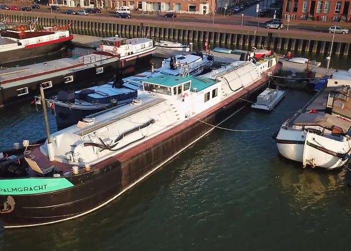 Houseboat Bed & Breakfast