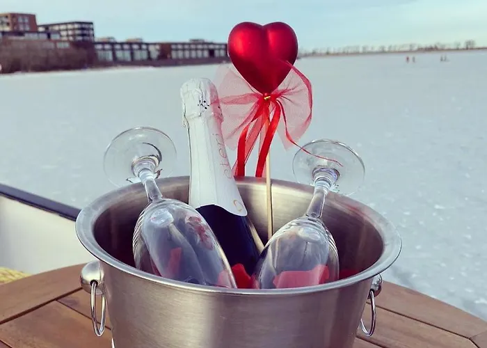 Bed & Breakfast Houseboat Amsterdam