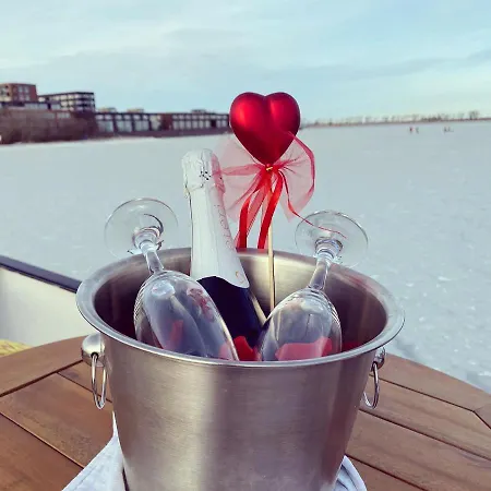 Bed & Breakfast Houseboat Amsterdam